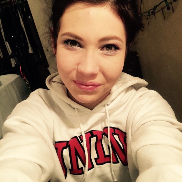 Profile Picture of Lorissa Oman (@lorissamaee) on Poshmark