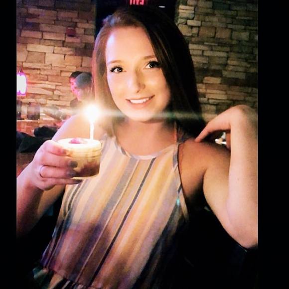 Profile Picture of Hanna Wilson (@hanna_wilsonn) on Poshmark