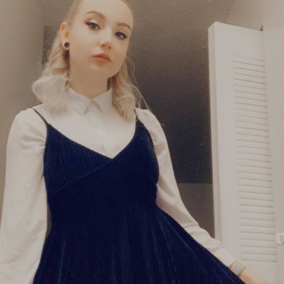 Profile Picture of Meganisaninja Vanpoolofblood (@askingcouture) on Poshmark