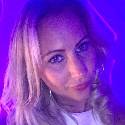 Profile Picture of Vikki Moore (@VikkiMoore8) on Twitter