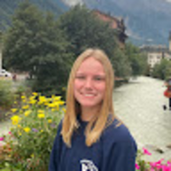 Profile Picture of Angie Bleau (@ableau0215) on Poshmark
