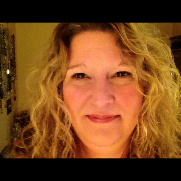 Profile Picture of Beth Fultz (@luraboo) on Poshmark