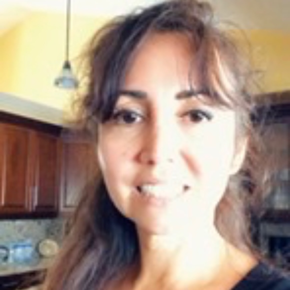 Profile Picture of Adriana Torres (@adrianatorres33) on Poshmark