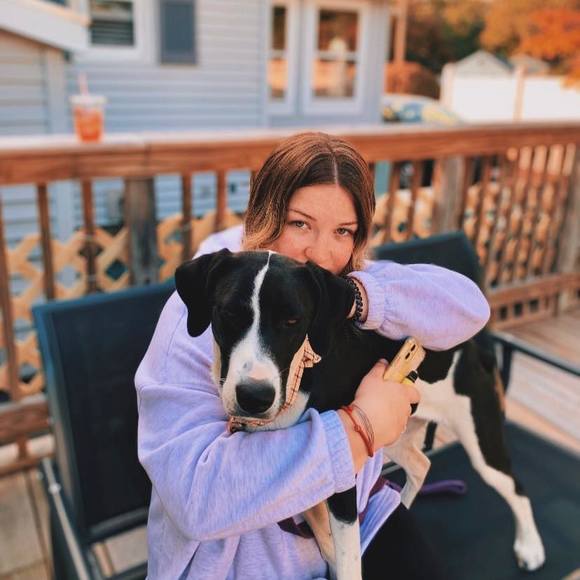 Profile Picture of Lexa Arsenault (@lexaarsenault) on Poshmark