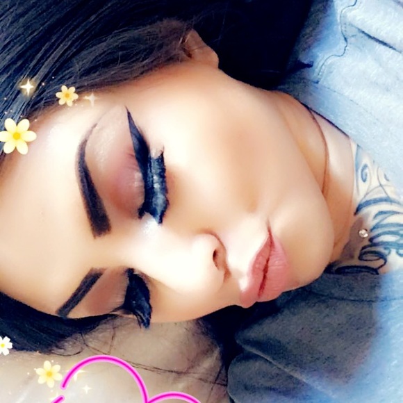 Profile Picture of Nicole Cuaron (@cuaronnicolee) on Poshmark