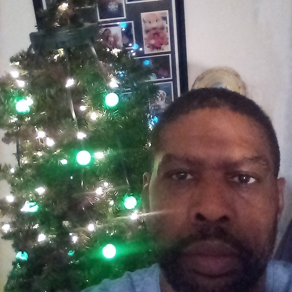 Profile Picture of Darrell Harper (@darrelldah221) on Poshmark
