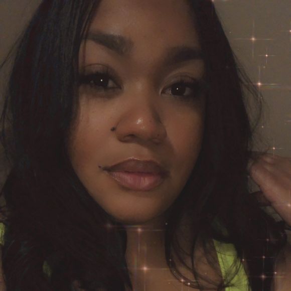 Profile Picture of Boa Jangles (@boajangles_) on Poshmark