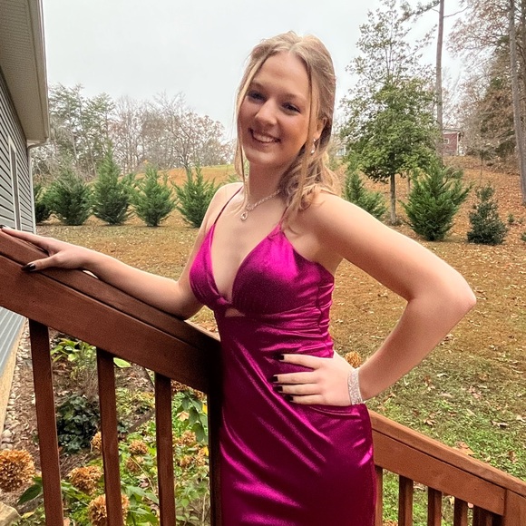 Profile Picture of Naomi Hurdle (@naomih17) on Poshmark