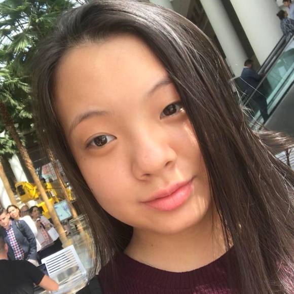 Profile Picture of Yeng yeng Lau (@kateyeng1999) on Poshmark