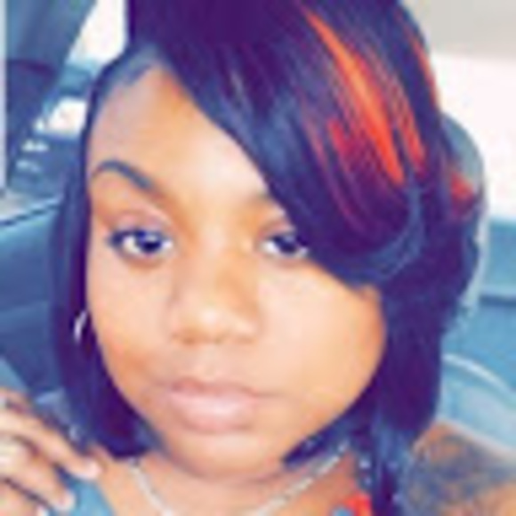 Profile Picture of Brittany Curry (@brittcurry1990) on Poshmark