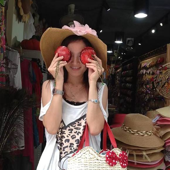 Profile Picture of Sandy Zhang (@zingmingsing) on Poshmark