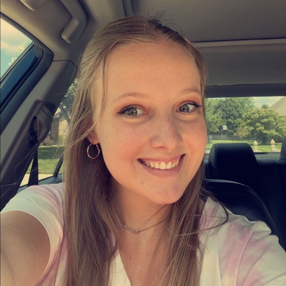 Profile Picture of Lauren Pagel (@laurenpagel5) on Poshmark