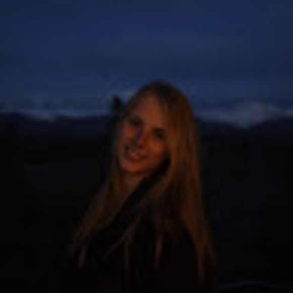 Profile Picture of Kylee Zinnen (@kyzinnen) on Poshmark