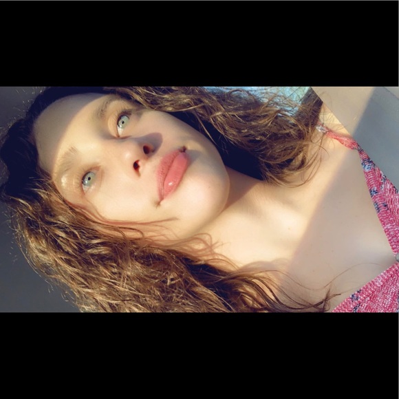 Profile Picture of Abbi Fouquette (@abbifouquette) on Poshmark