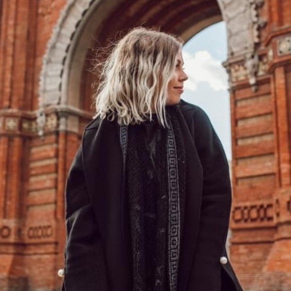 Profile Picture of Ali Schultz (@alischultzz) on Poshmark