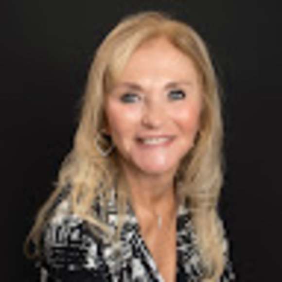 Profile Picture of Calnan real estate Calnan (@cooleen1957) on Poshmark