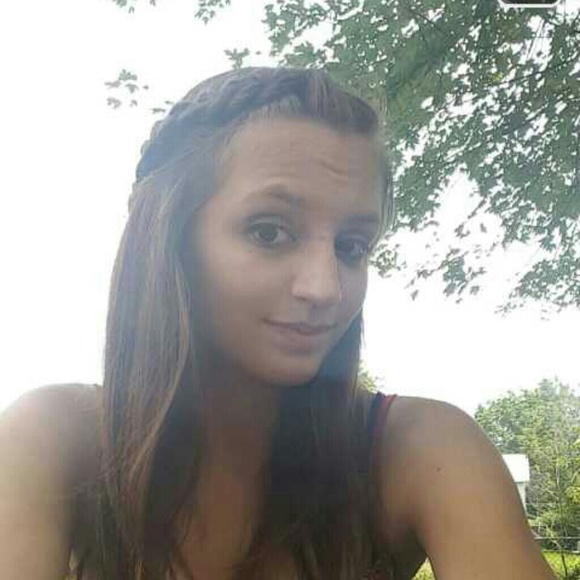 Profile Picture of Amber Roush (@berrr_1997) on Poshmark