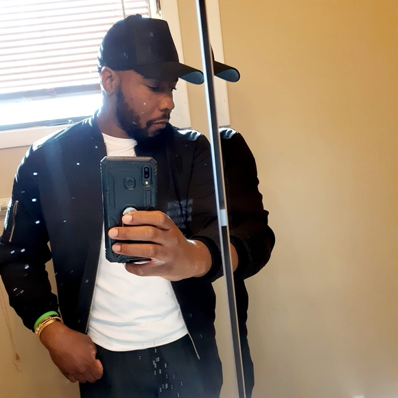 Profile Picture of Andre Nyemb (@andrenyemb81) on Poshmark