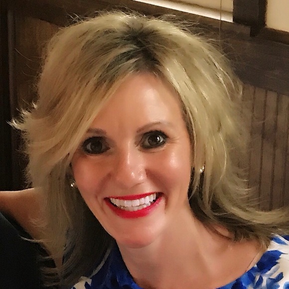 Profile Picture of Tonya Donahue (@tonya_donahue) on Poshmark