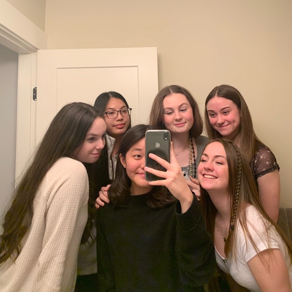 Profile Picture of Alice Bae (@alicebae04) on Poshmark