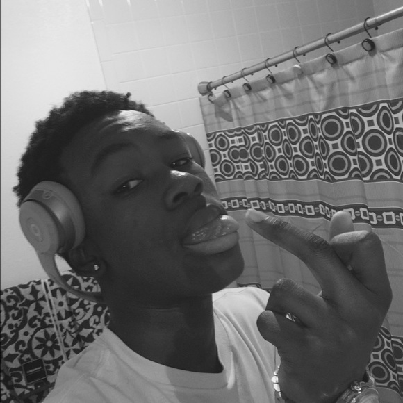 Profile Picture of Maurice Peterkin (@liveaihreese) on Poshmark