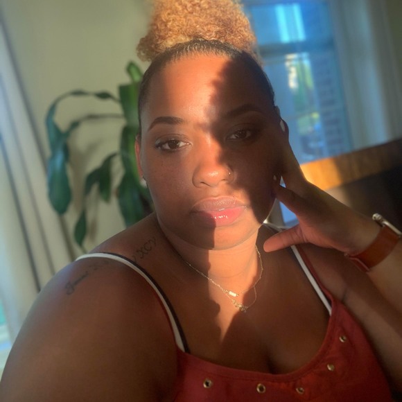 Profile Picture of Janae' Dunn (@naed9) on Poshmark