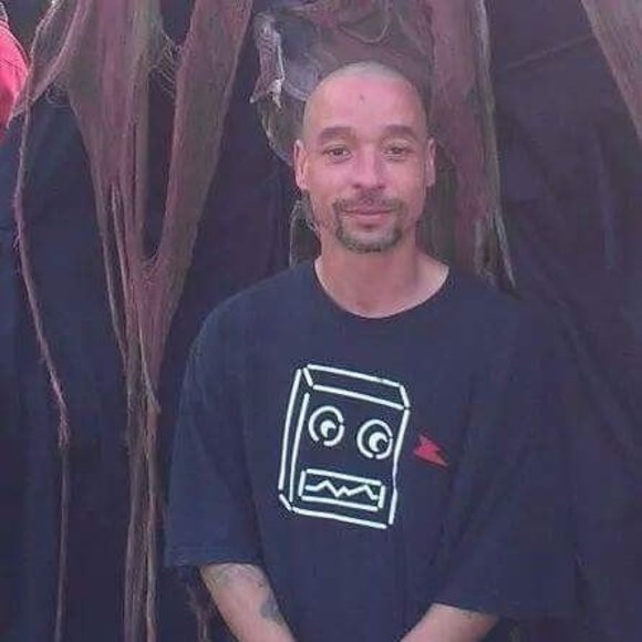 Profile Picture of Roshonn Raschke (@raschkeroshonn) on Poshmark