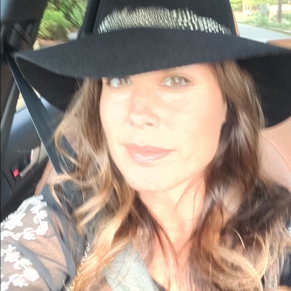 Profile Picture of Janni Trenary (@jtrenary) on Poshmark