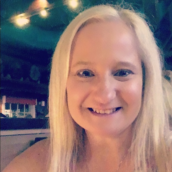 Profile Picture of Jennifer Matthiesen (@jmatthiesen2) on Poshmark