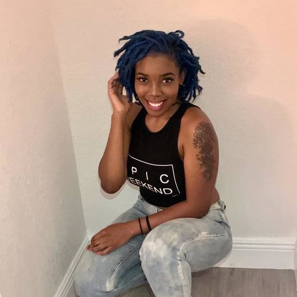 Profile Picture of Essence Reid (@essencereid13) on Poshmark