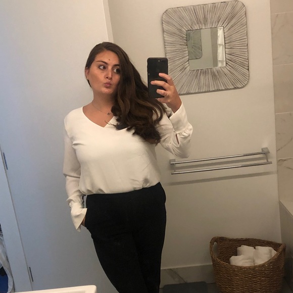 Profile Picture of Isabel Saez (@isabelesaez) on Poshmark