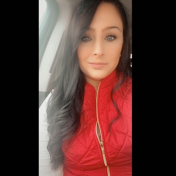 Profile Picture of Dee Rancilio (@deannarancilio) on Poshmark