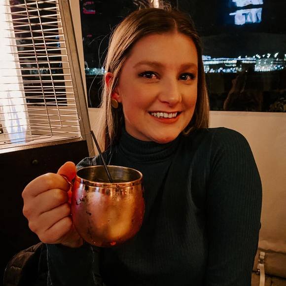 Profile Picture of Jessica Nesbit (@jessica_nesbit) on Poshmark