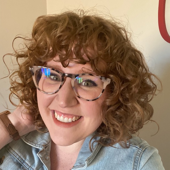 Profile Picture of Molly Depew (@molloroni) on Poshmark