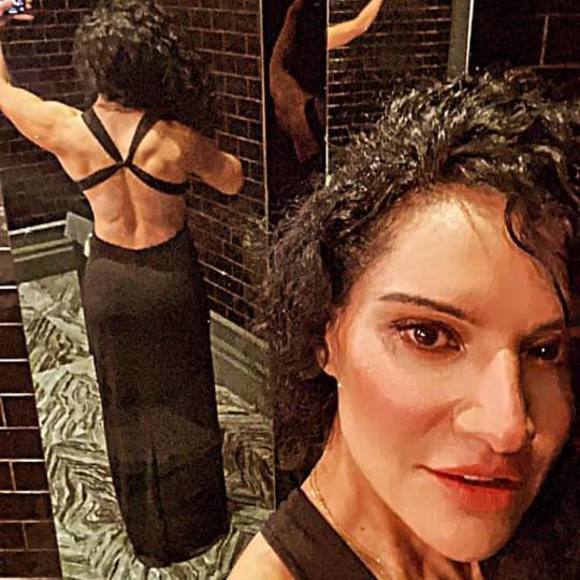 Profile Picture of Ania Anvaryfar (@aniafar) on Poshmark