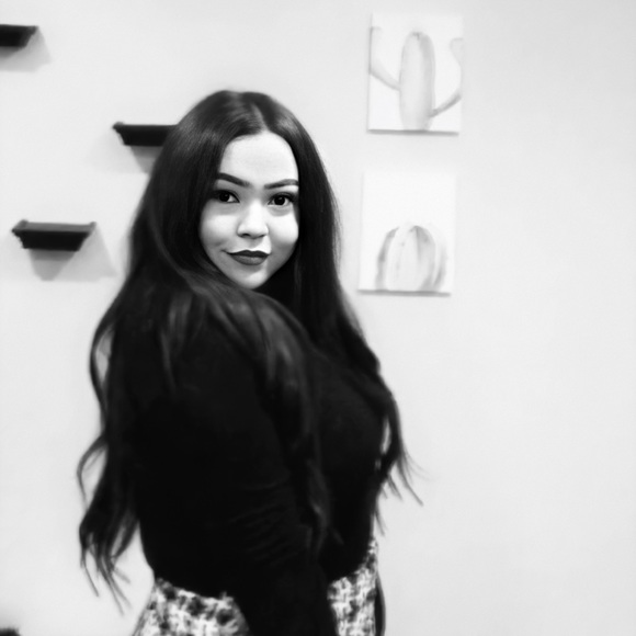 Profile Picture of Andreina Perez (@_andreina_) on Poshmark