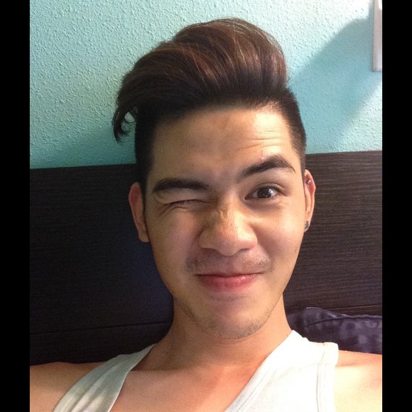 Profile Picture of Daniel Vu (@danielvu) on Poshmark