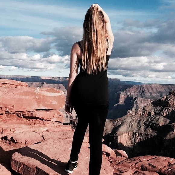 Profile Picture of Briana Knee (@briana_rayne) on Poshmark