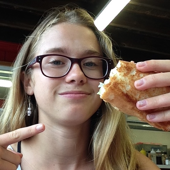 Profile Picture of Ginger Mullen (@gingermullen) on Poshmark