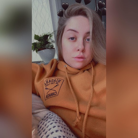 Profile Picture of Liv Guindon (@liv_guin) on Poshmark