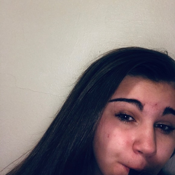 Profile Picture of Yasmin Stolp (@stolpyasmin) on Poshmark