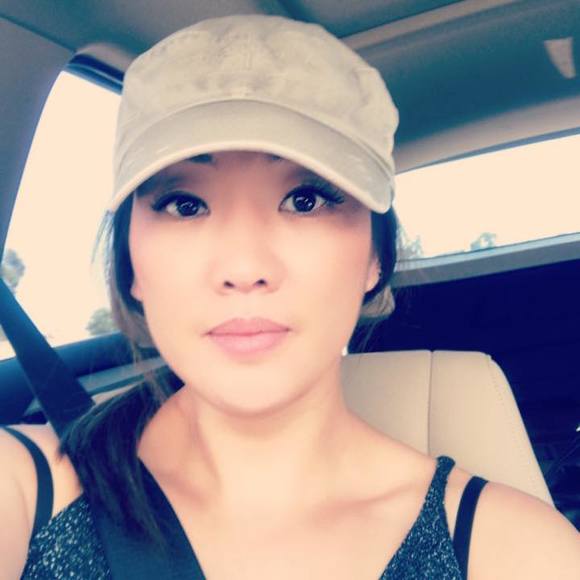 Profile Picture of Helen Park (@queenbeex714) on Poshmark