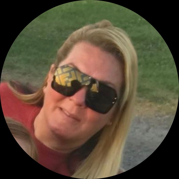 Profile Picture of Crystal Stupar (@stupar12) on Poshmark