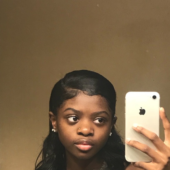 Profile Picture of Michelle Troxler (@hellomvchelle) on Poshmark