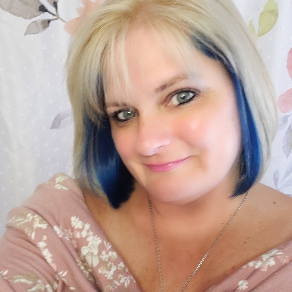 Profile Picture of Chrissy Duquette (@chrissyle10) on Poshmark