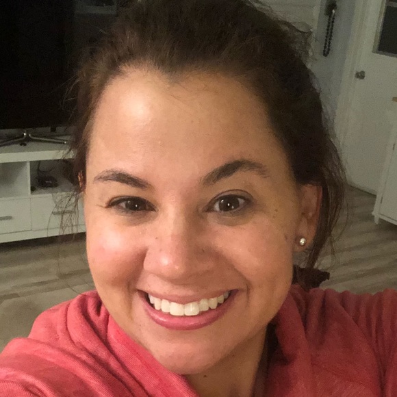 Profile Picture of Sara Fieman (@saracfieman) on Poshmark