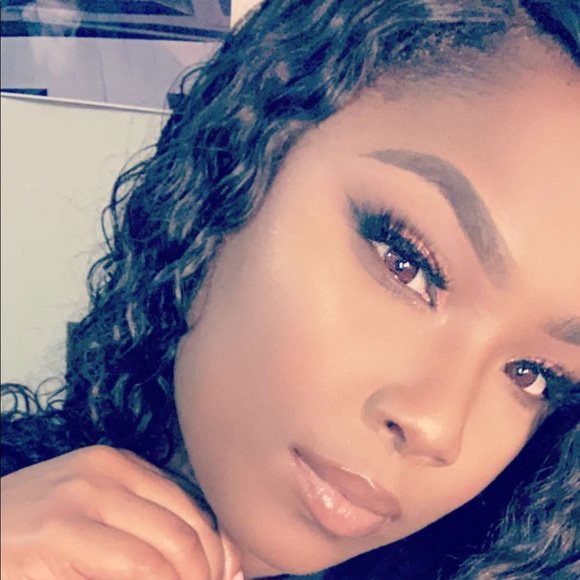 Profile Picture of Draya James (@drayajames) on Poshmark