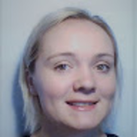 Profile Picture of Amanda Kerslake (@amanda_kerslake) on Poshmark