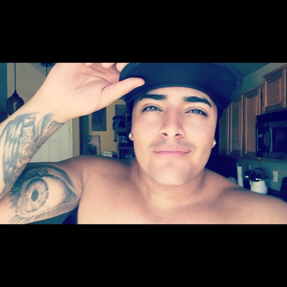 Profile Picture of Alexander R. (@alex_4757) on Poshmark