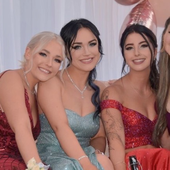 Profile Picture of Kiana Kaizer (@kianaadrienne1) on Poshmark